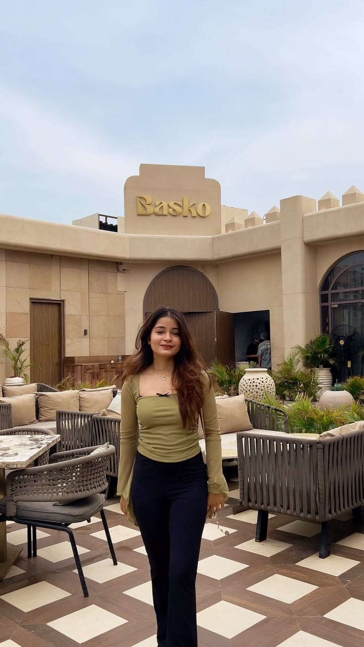 Post 2 by Anshika on Instagram (video)