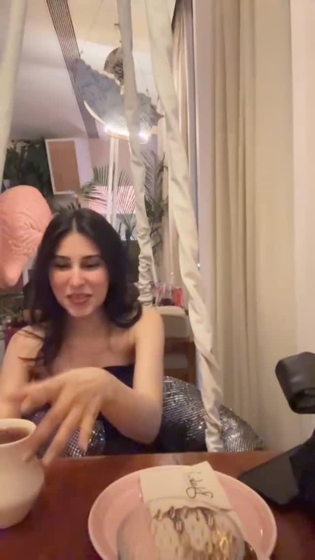Post 4 by 🩷 on Instagram (video)