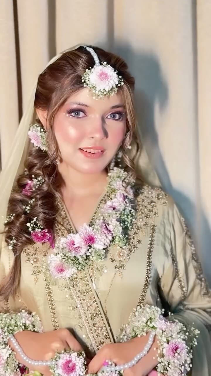 Post 8 by Ruhi Adenwala on Instagram (video)
