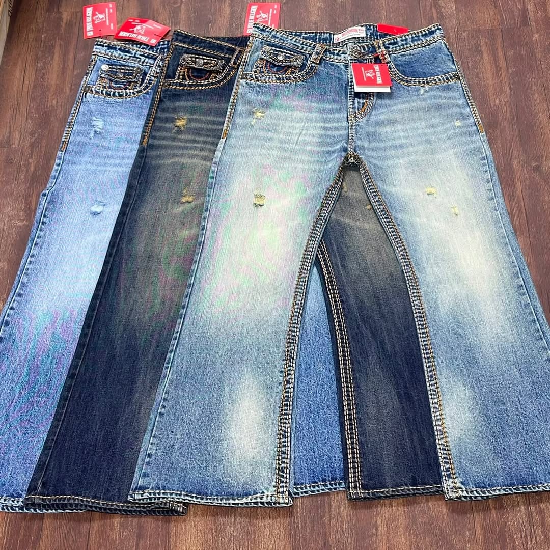Post 1 by 𝗙𝗮𝘀𝗵𝗶𝗼𝗻 𝗳𝗶𝗲𝘀𝘁𝗮 on Instagram (carousel)