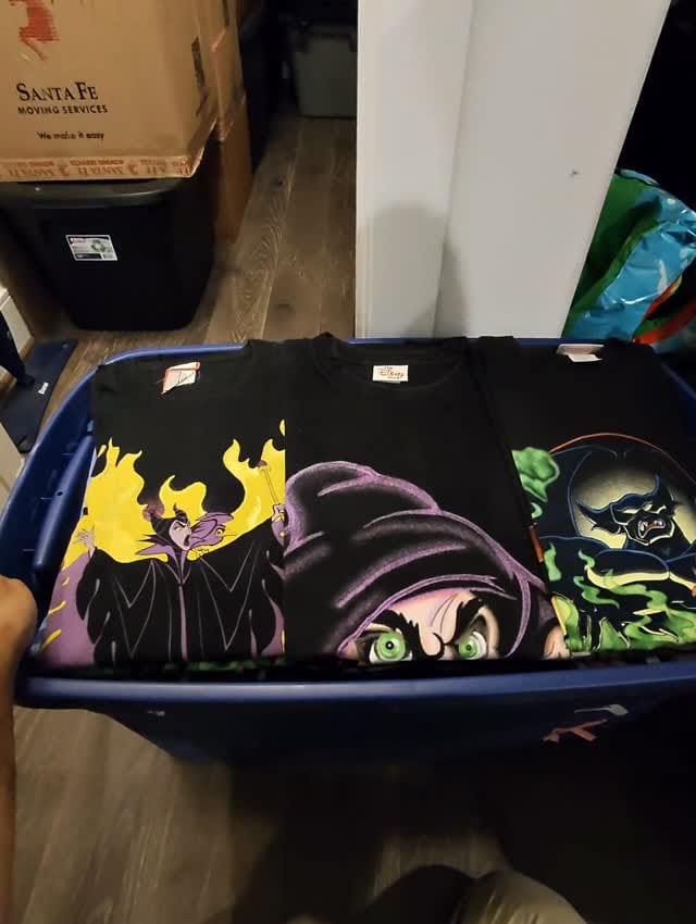 Post 3 by Sneaks.N.Tees on Instagram (video)
