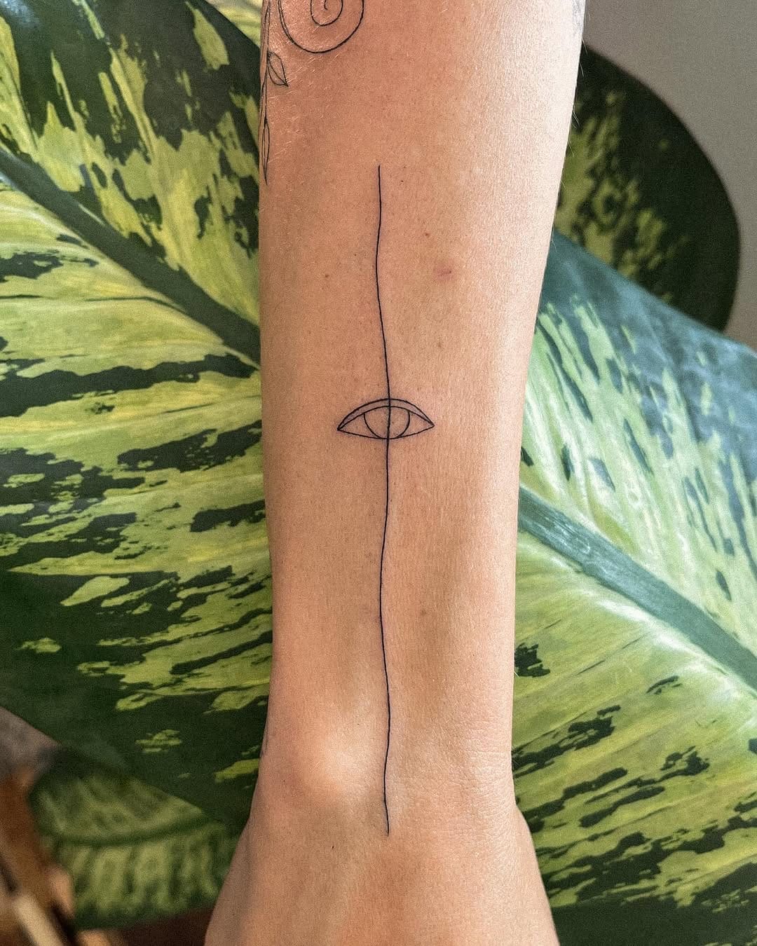 Post 10 by pin • tatuagens autorais • on Instagram (carousel)