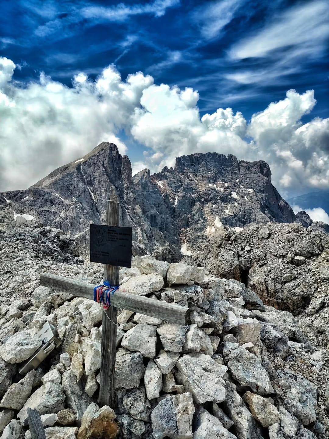 Post 1 by Nicholas De Min on Instagram (image)
