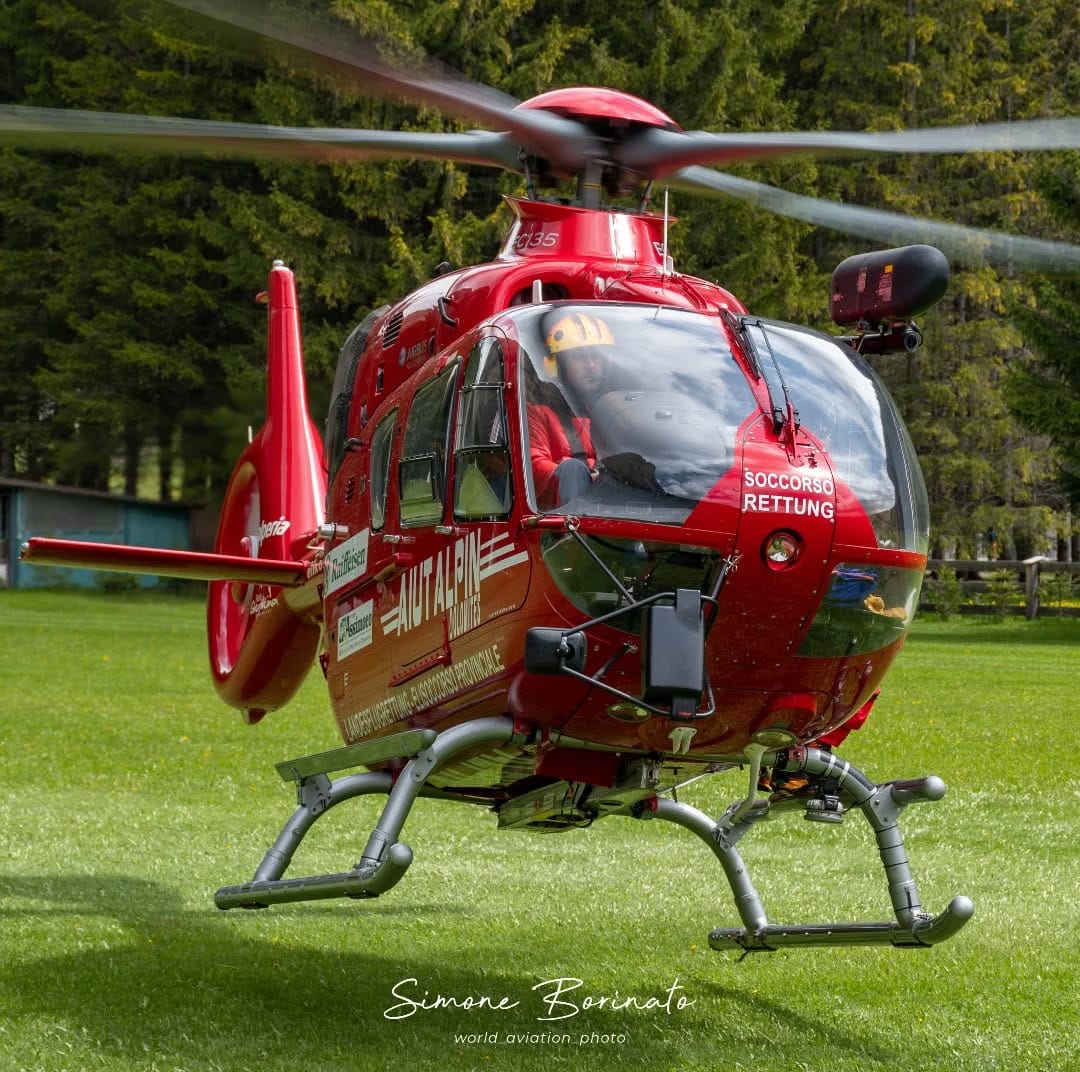 Post 3 by Simone | Aviation photographer on Instagram (image)