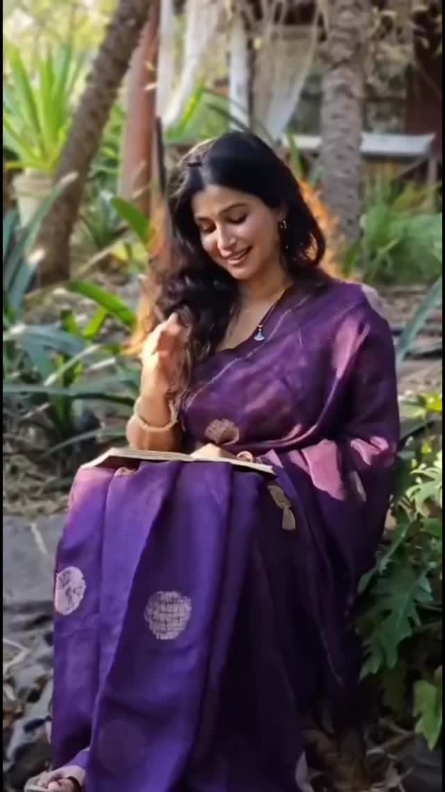 Post 4 by Diya Boutique on Instagram (video)