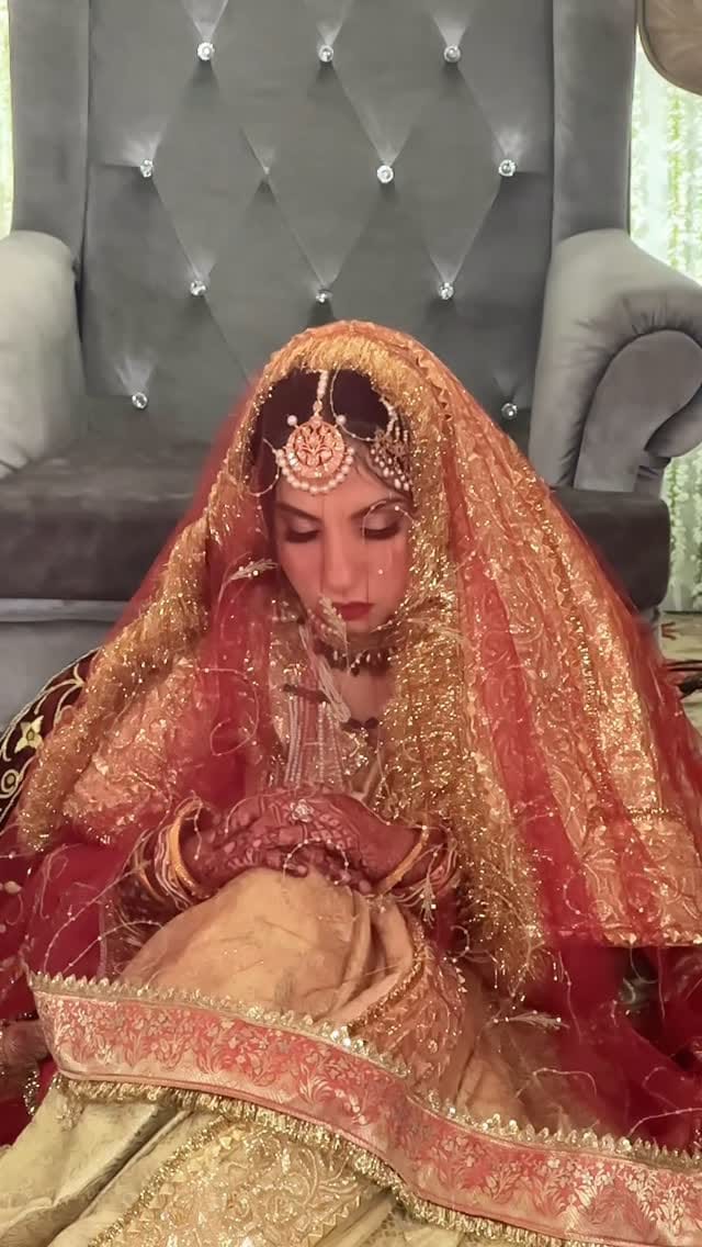 Post 10 by Zareen Khan on Instagram (video)