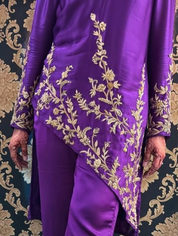 Post 6 by Zareen Khan on Instagram (image)
