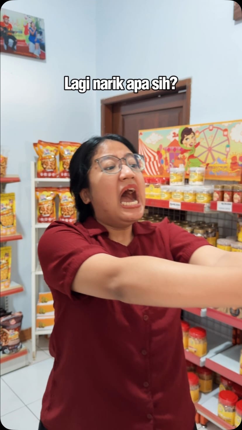 Post 6 by Romlah Oleh Oleh Jakarta on Instagram (video)