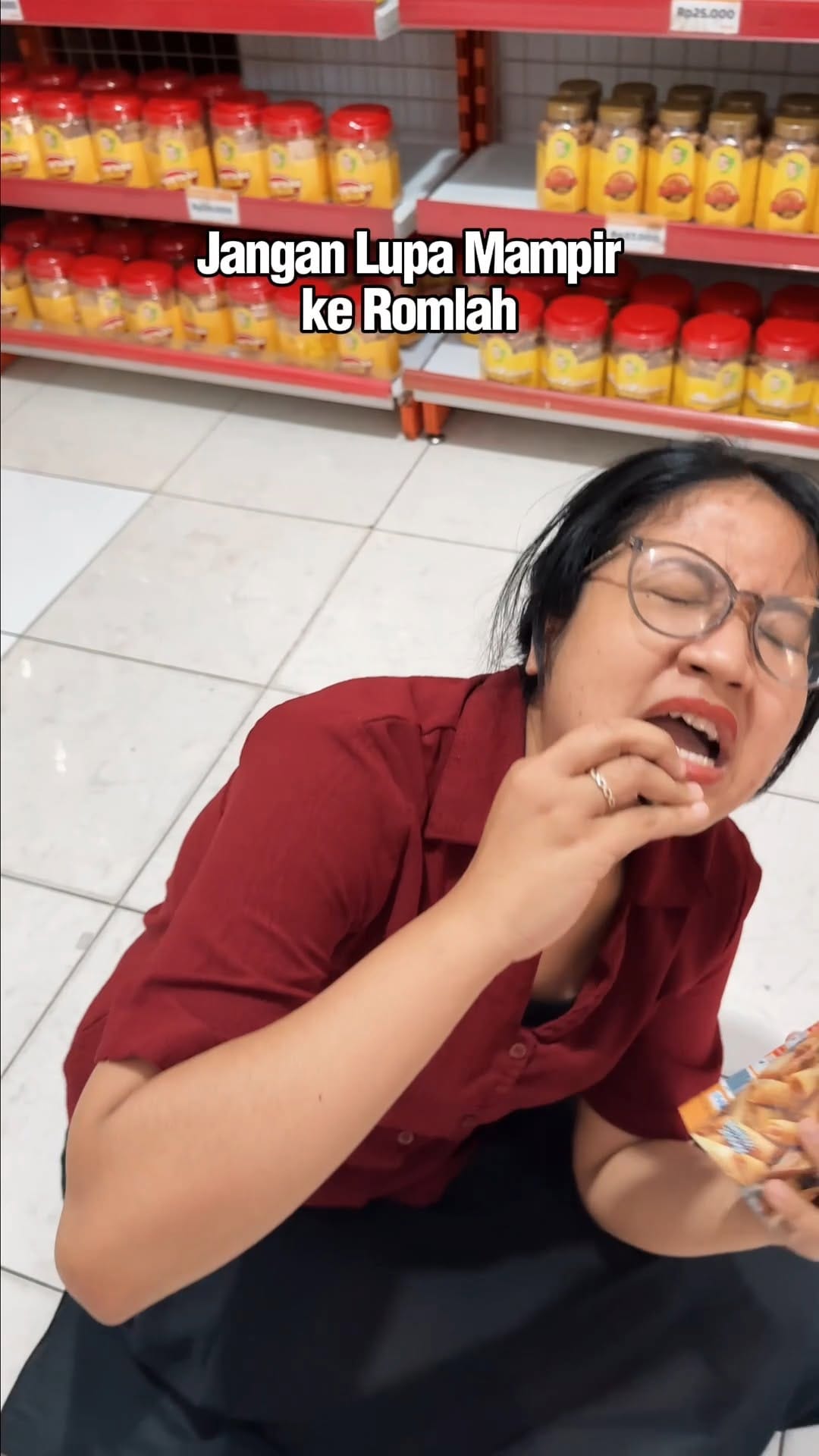 Post 3 by Romlah Oleh Oleh Jakarta on Instagram (video)
