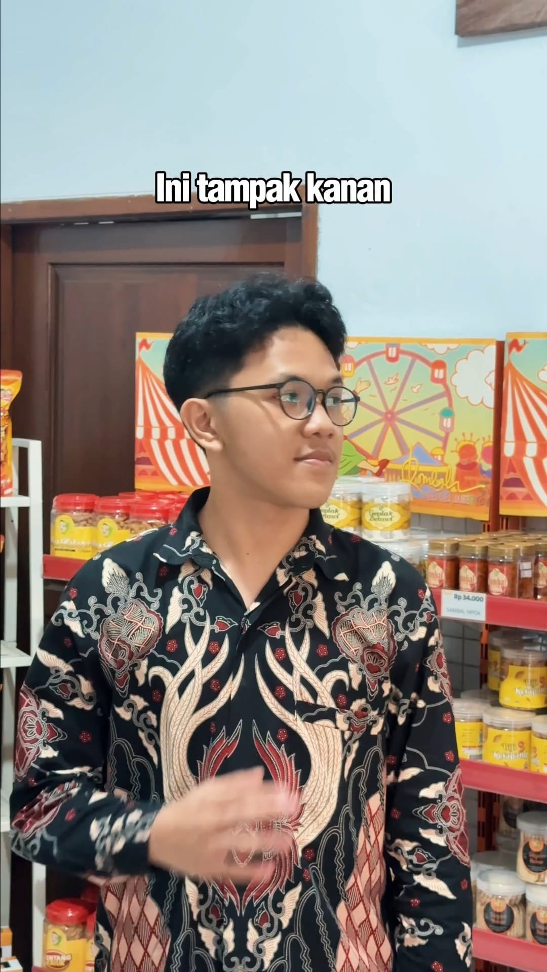 Post 2 by Romlah Oleh Oleh Jakarta on Instagram (video)