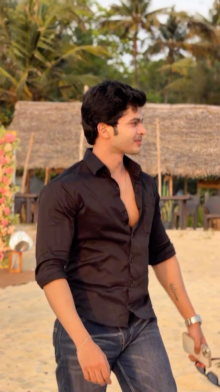 Post 5 by Vivek Ks on Instagram (video)