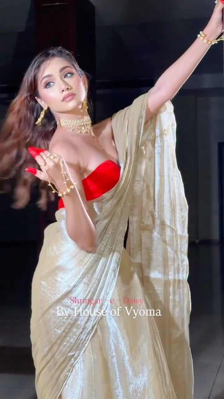 Post 8 by Jaya ( Daisy) on Instagram (video)