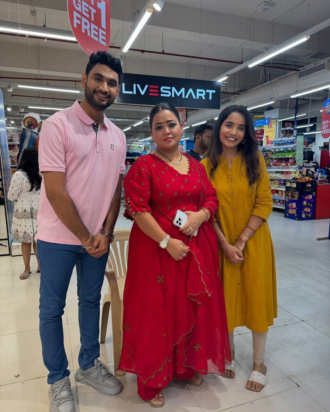Post 10 by Vidhi & Vaibhav | Couple Content Creators ✨🧿 on Instagram (carousel)