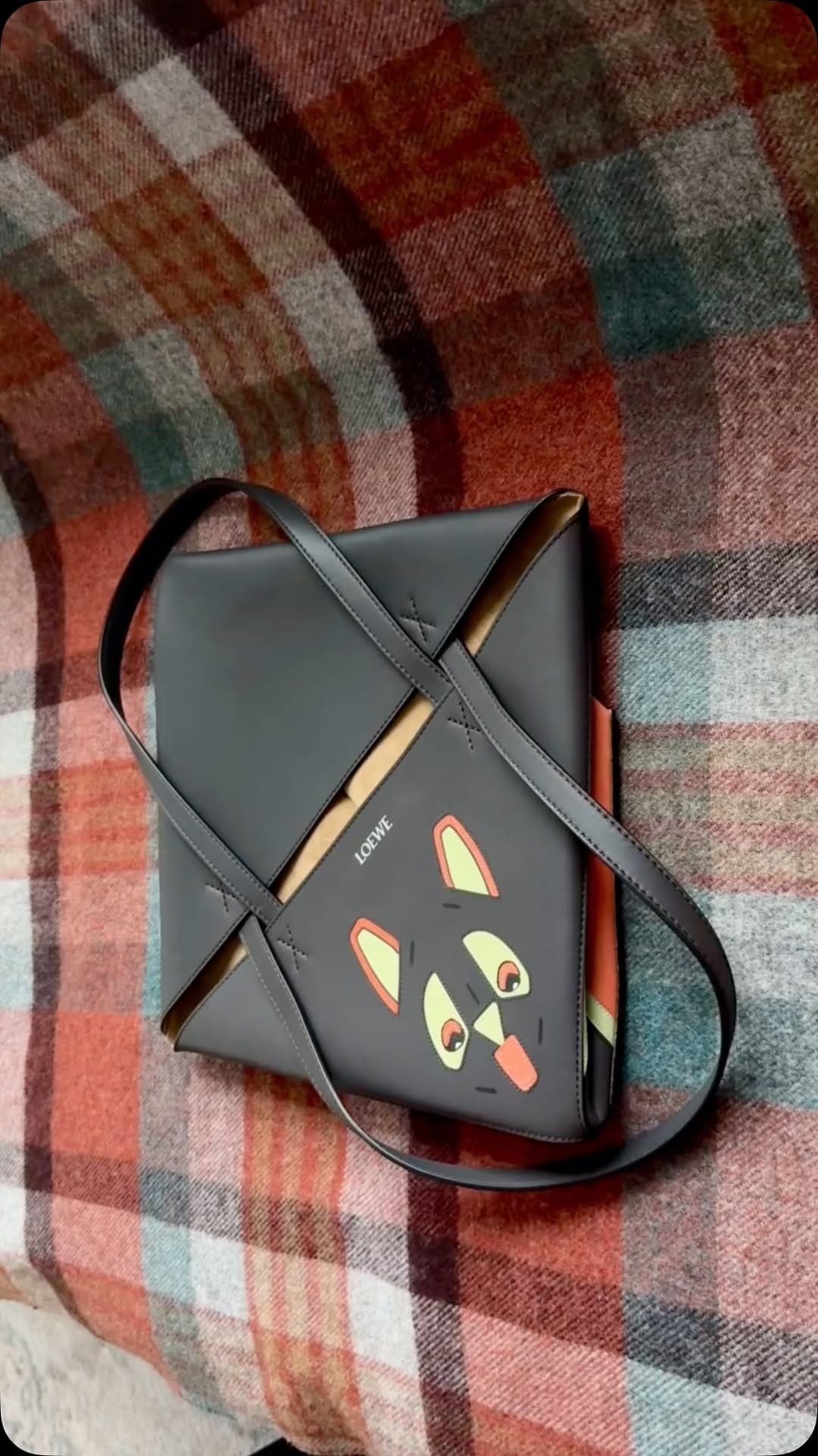 Post 3 by 𝓢𝓪𝓻𝓽𝓸𝓻𝓲𝓪𝓵𝓟𝓱𝓲𝓵 on Instagram (video)