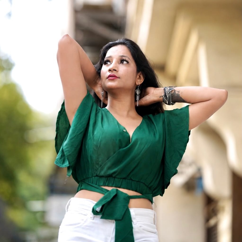 Post 4 by Priya Sharma🔹 on Instagram (carousel)