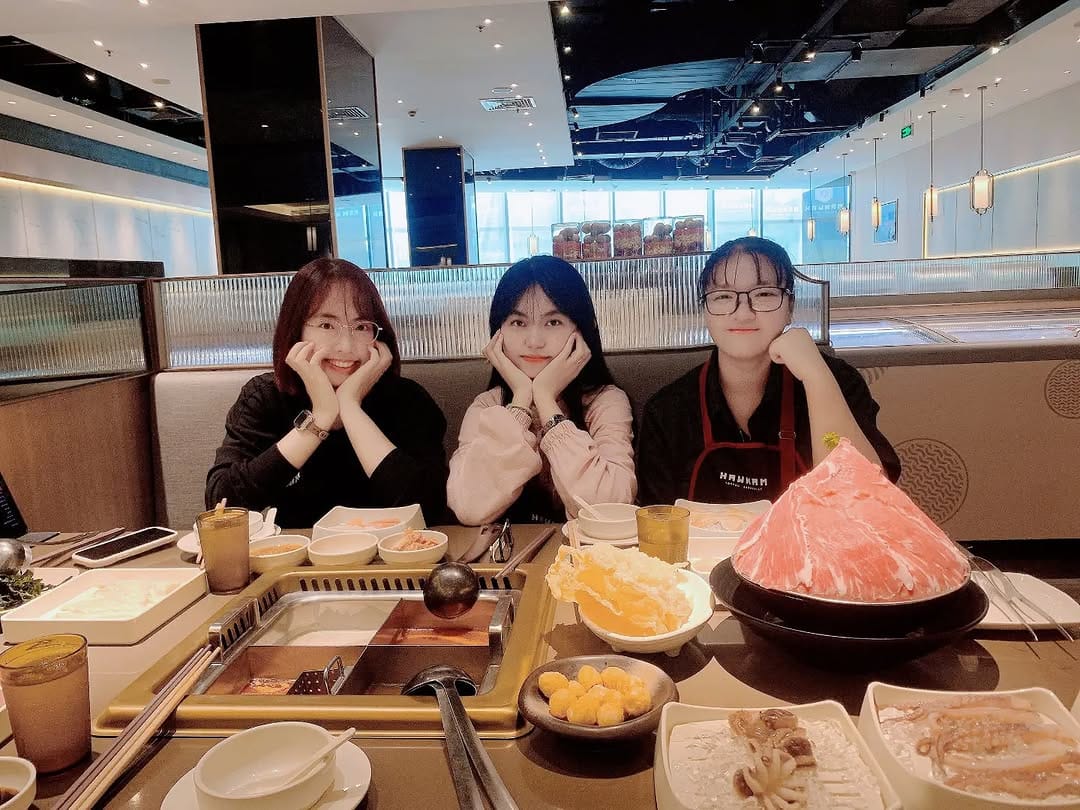 Post 7 by Cô Em NhàBên Aka MochiMochi on Instagram (image)