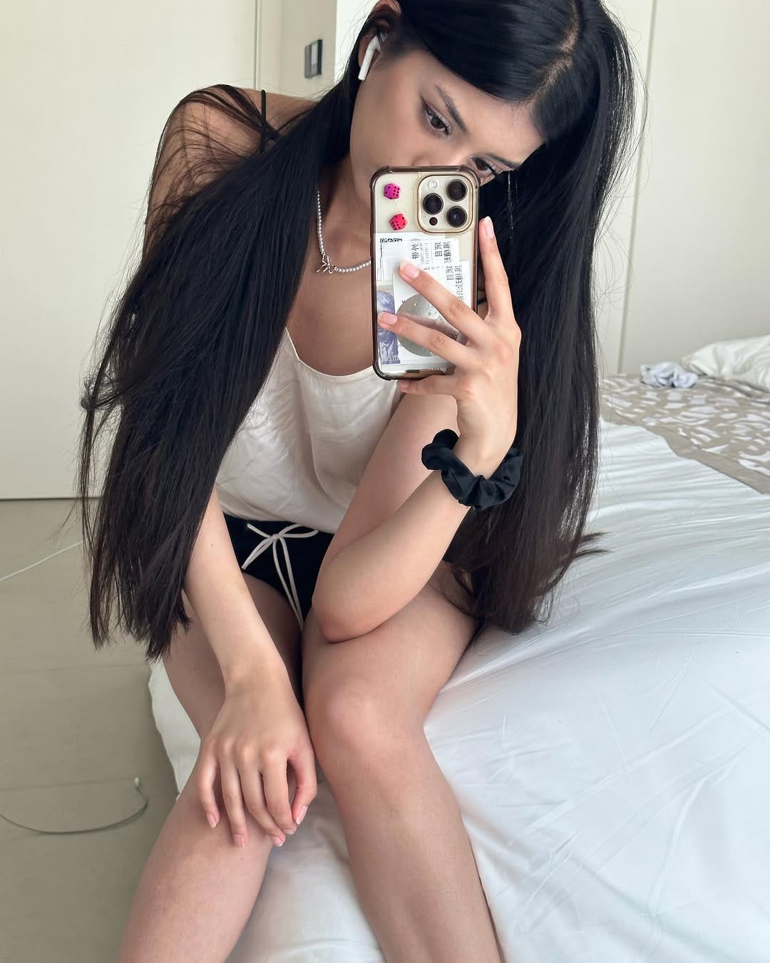 Post 7 by 𝐴𝑟𝑚𝑎𝑛𝑖 on Instagram (carousel)