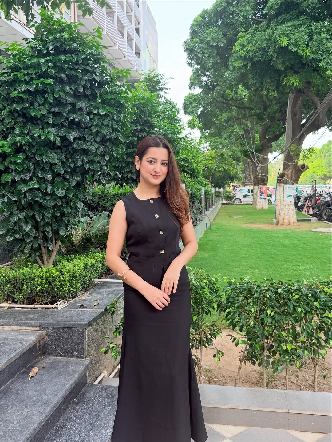 Post 2 by Isha 🕊️ on Instagram (carousel)