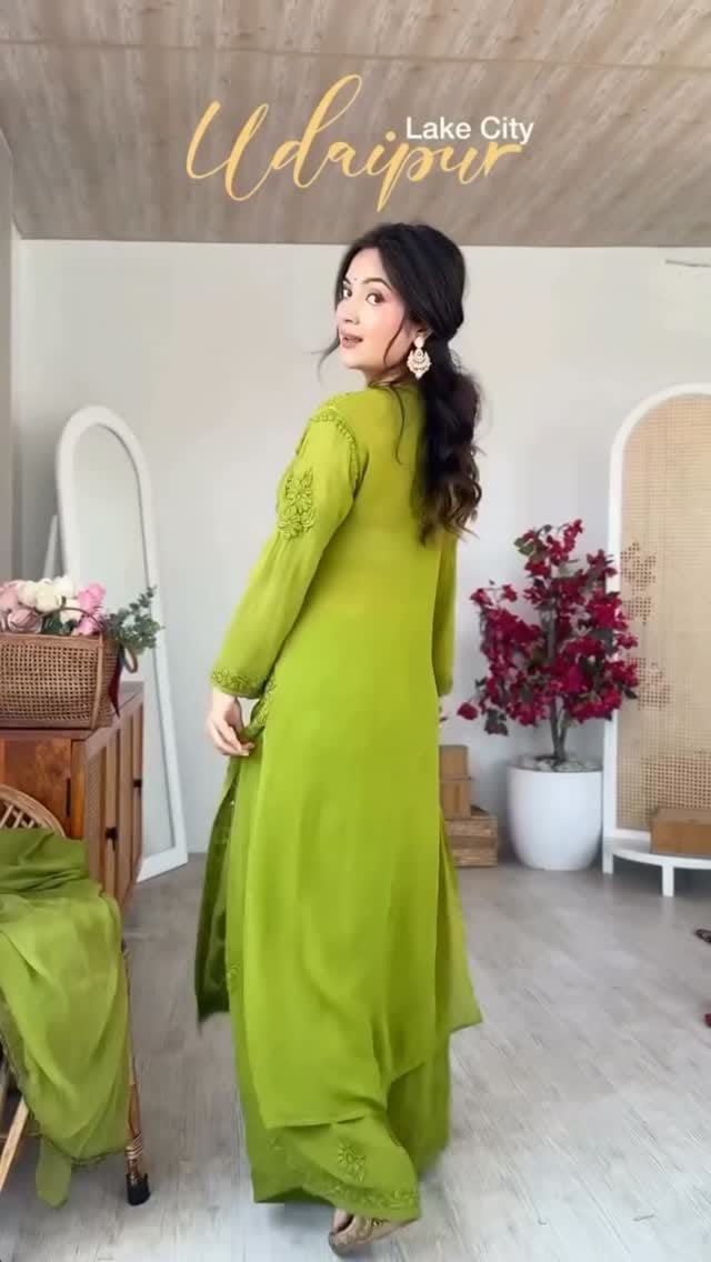 Post 7 by Lucknowi Chikankari 🧿By  Priyanshi Pandey on Instagram (video)
