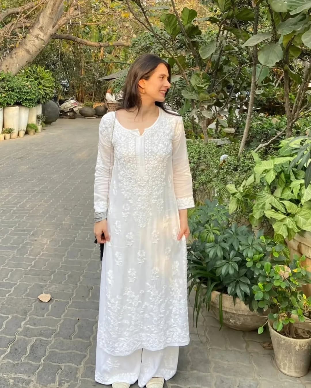 Post 6 by Lucknowi Chikankari 🧿By  Priyanshi Pandey on Instagram (carousel)