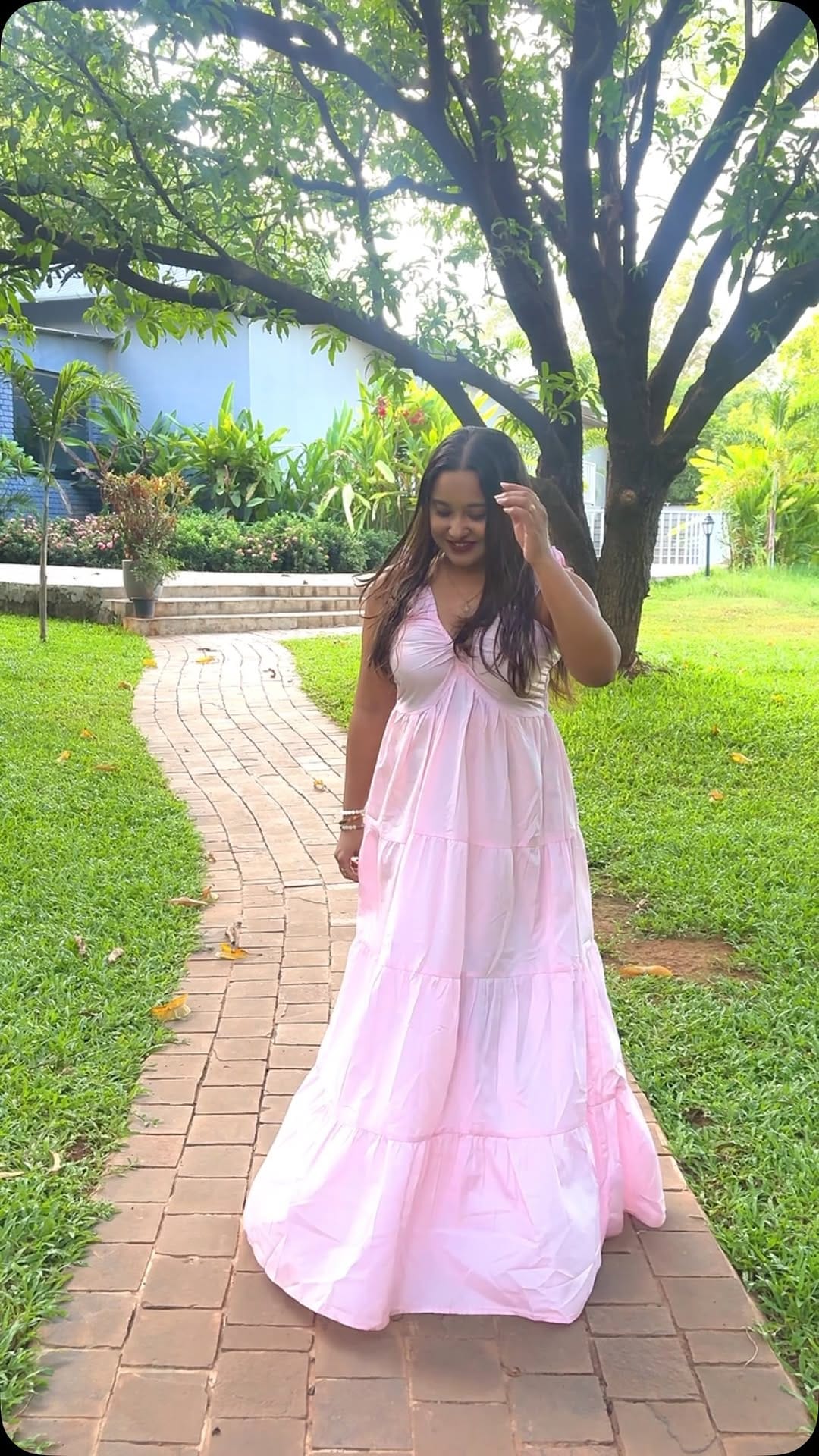 Post 6 by U QUEEN on Instagram (video)
