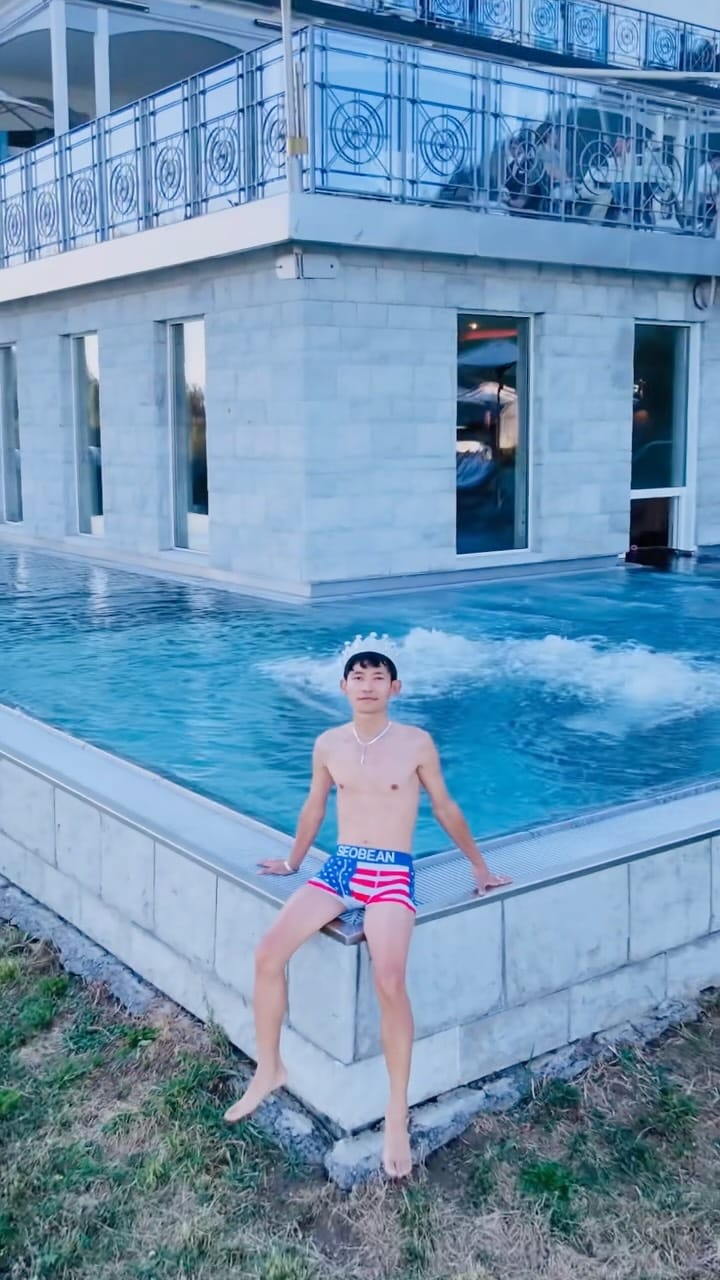 Post 10 by LONG TRAN on Instagram (video)