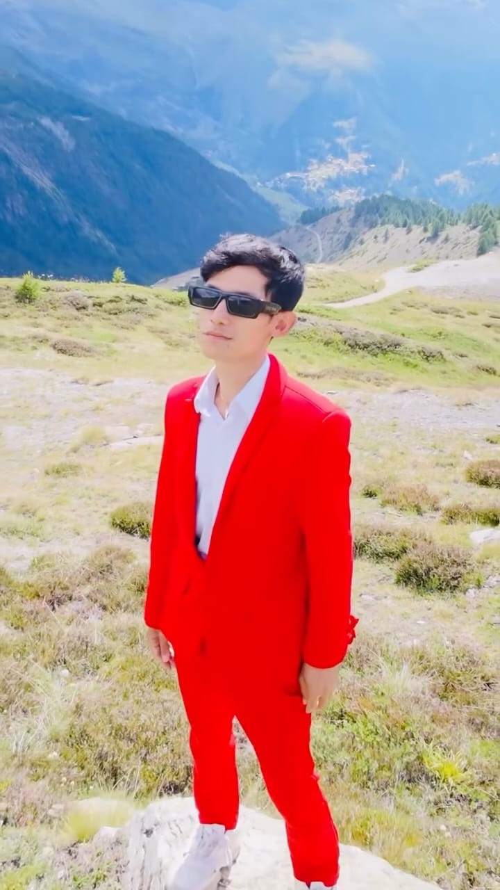 Post 3 by LONG TRAN on Instagram (video)