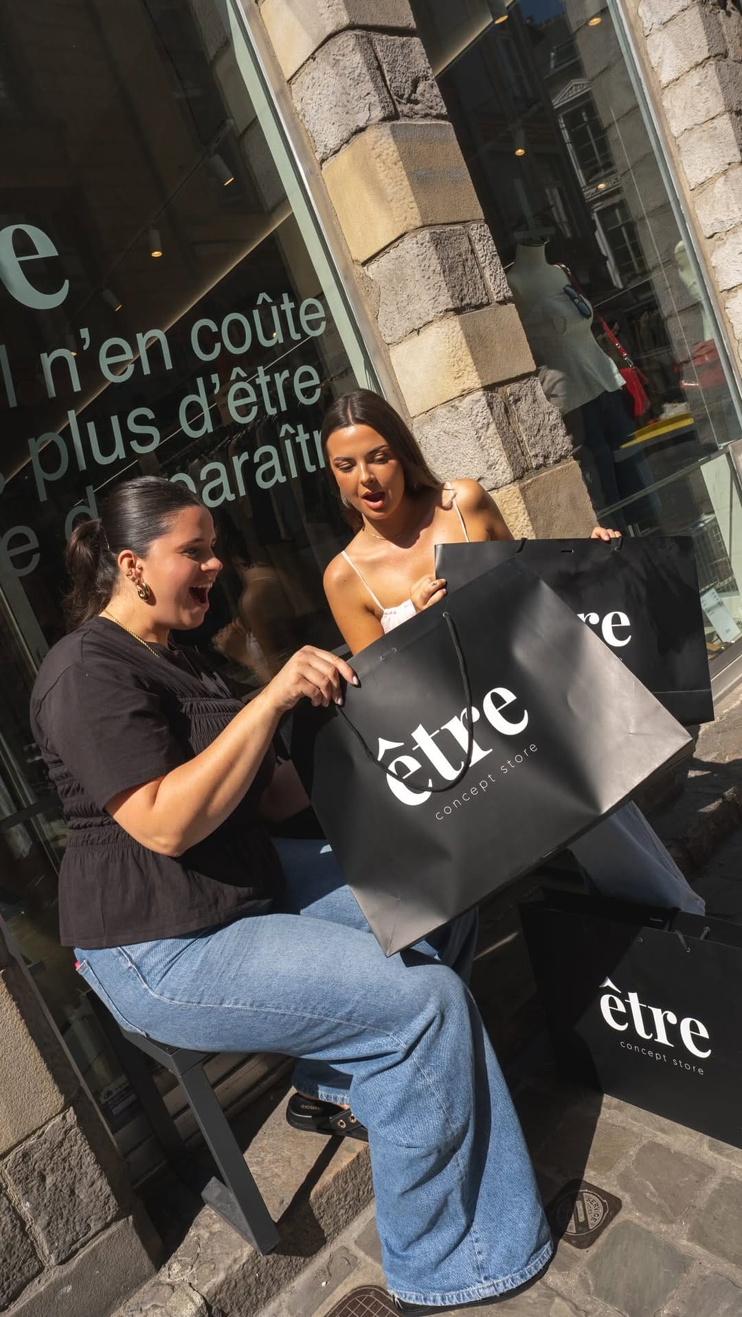 Post 1 by être concept store on Instagram (video)
