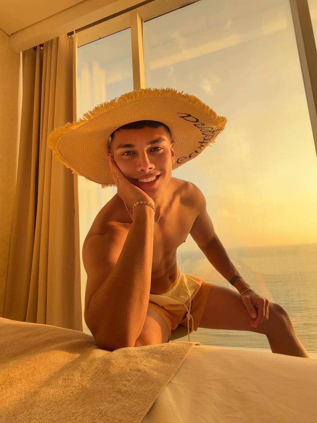 Post 3 by Santiago Anaya on Instagram (carousel)