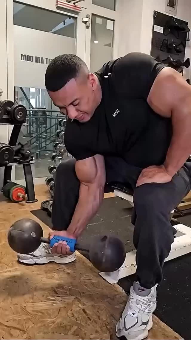 Post 6 by LevelUpTraits on Instagram (video)