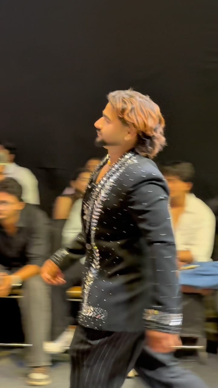 Post 7 by Farman Noor Khan on Instagram (video)