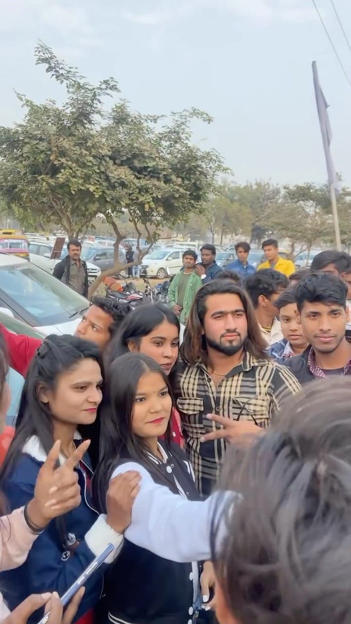 Post 10 by Farman Noor Khan on Instagram (video)