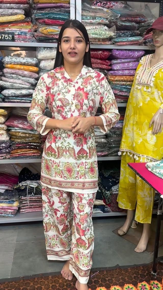Post 3 by Lohchab Collection Najafgarh on Instagram (video)