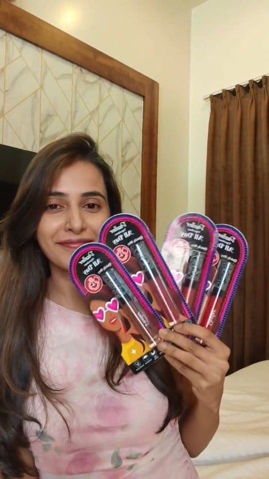 Post 2 by DaLiya MaRiya on Instagram (video)