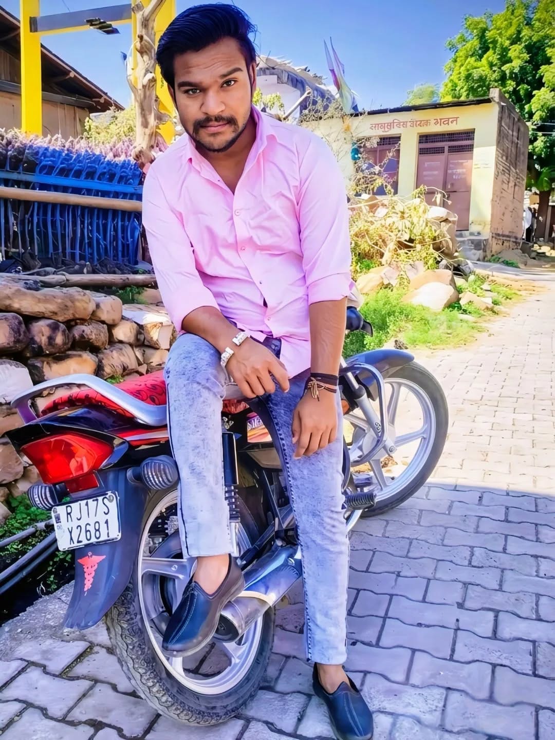 Post 4 by ༄ᶦᶰᵈ᭄★ʀᴀʜᴜʟ™࿐ on Instagram (image)