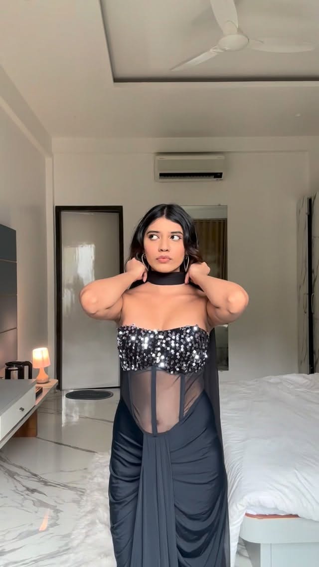 Post 2 by Raanu  | Fashion model | on Instagram (video)