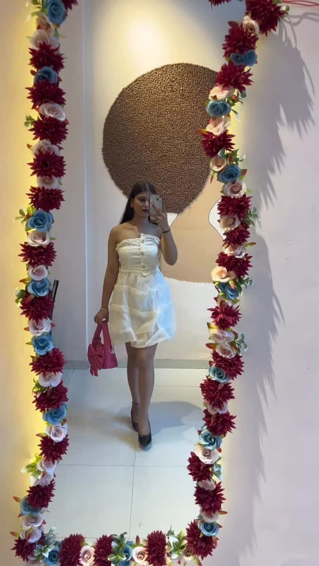 Post 2 by Rashi Sharma on Instagram (video)
