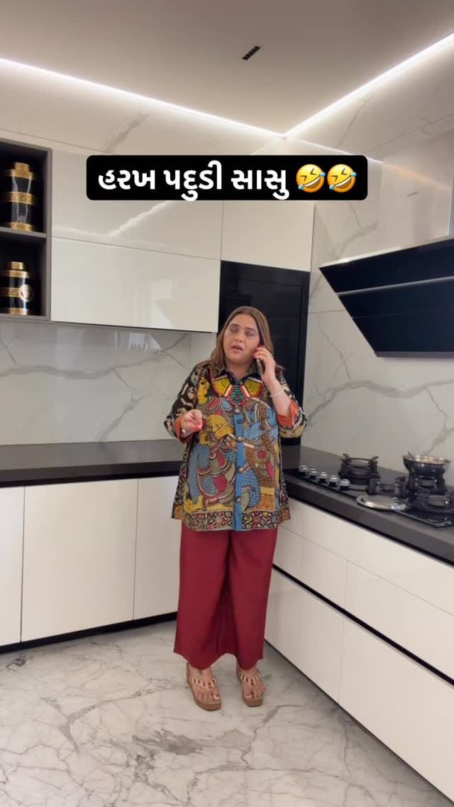 Post 6 by HEER DESAAI on Instagram (video)
