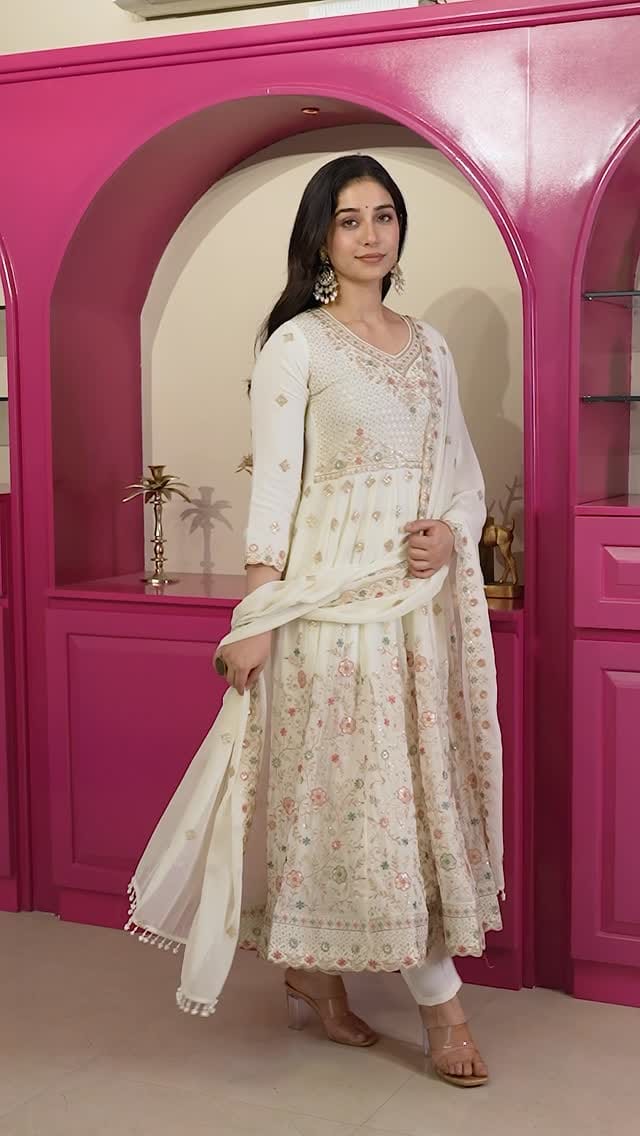 Post 6 by Kaira Shop on Instagram (video)