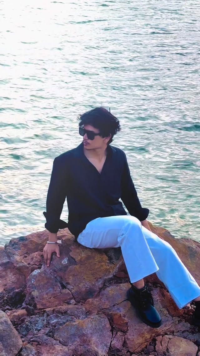 Post 5 by Karan❤️‍🔥 on Instagram (video)