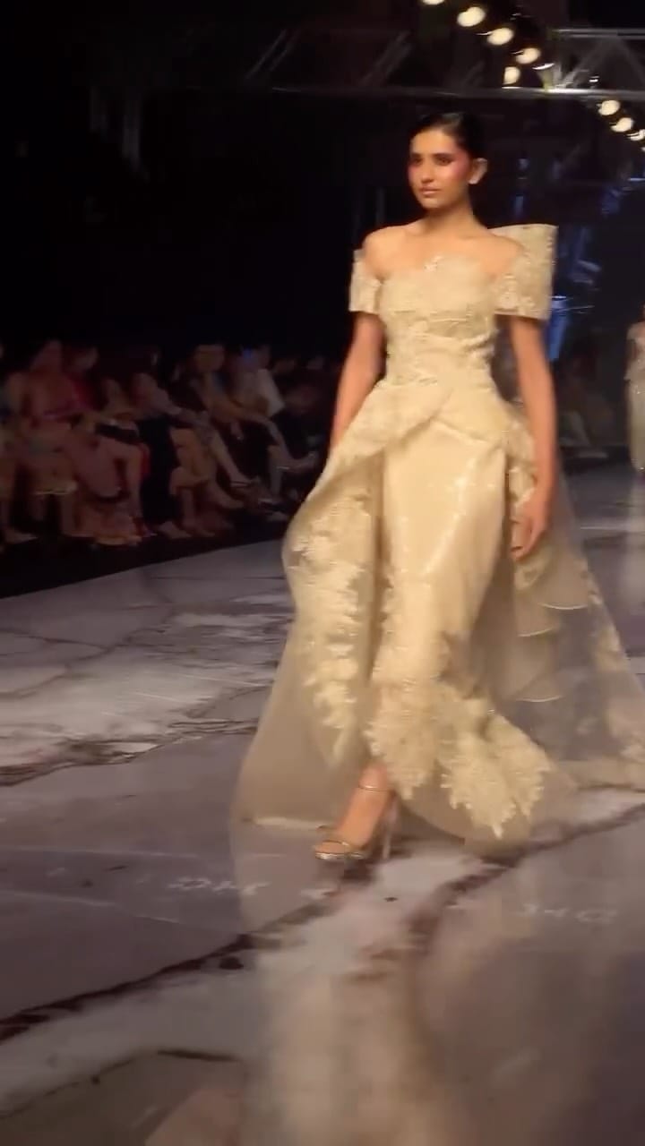 Post 6 by Anjali Khandal on Instagram (video)
