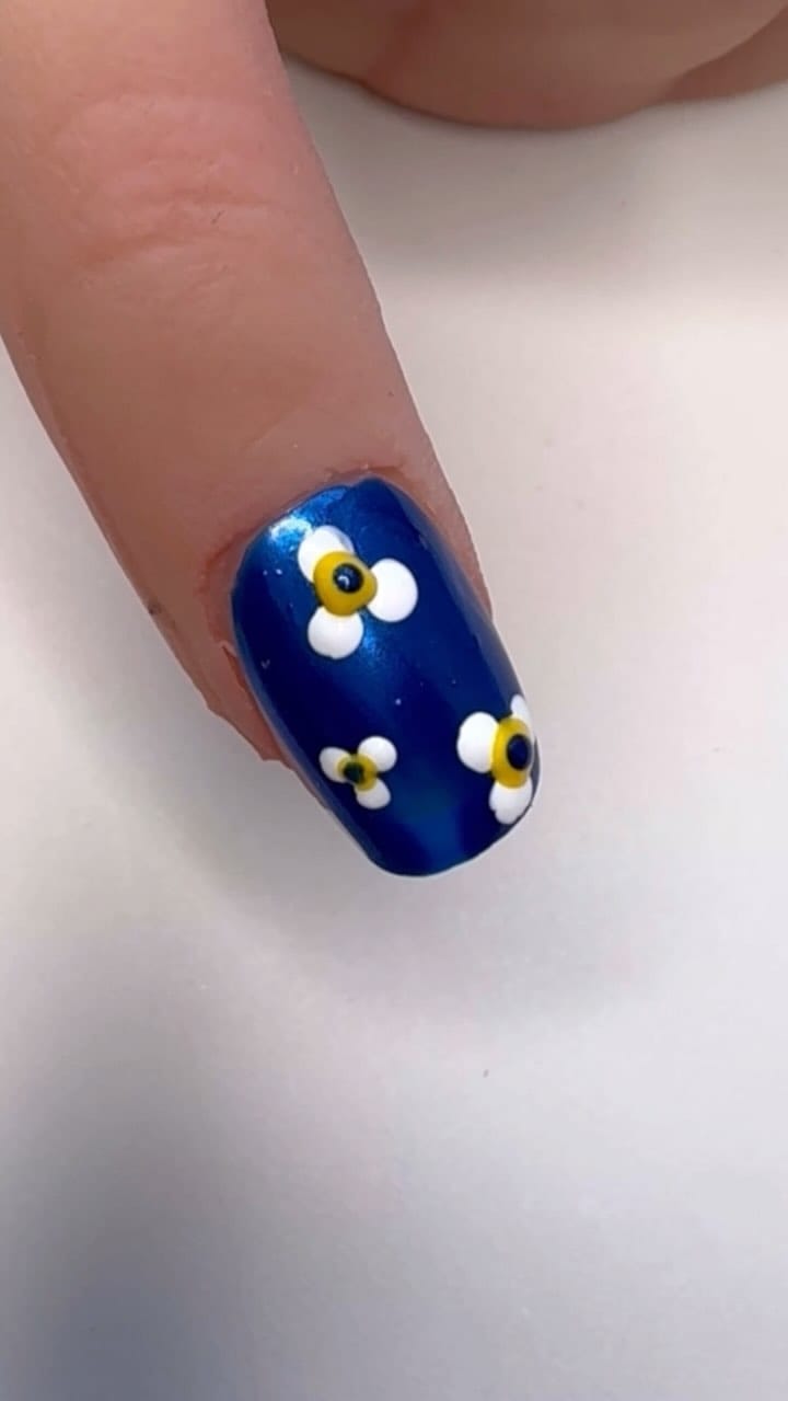 Post 7 by Nail art on Instagram (video)