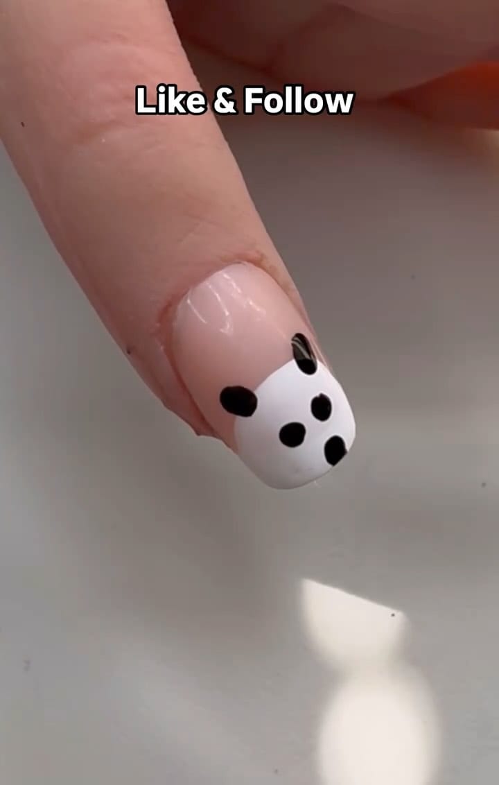 Post 8 by Nail art on Instagram (video)