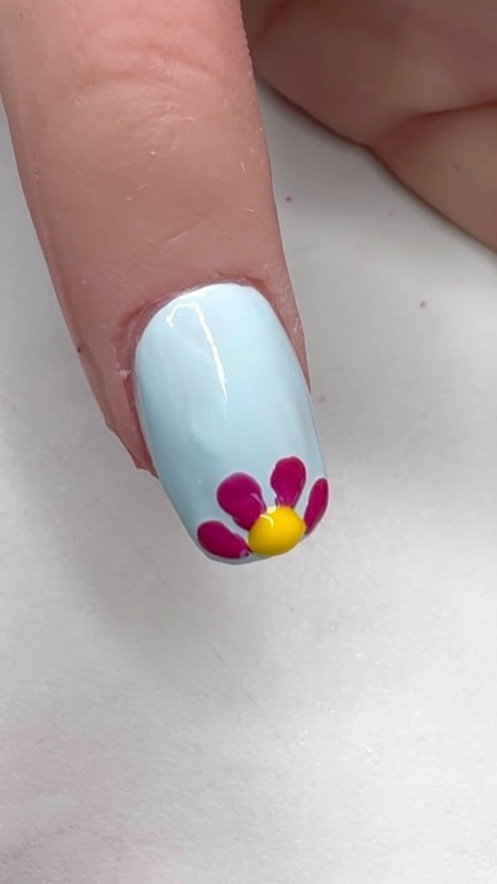 Post 5 by Nail art on Instagram (video)