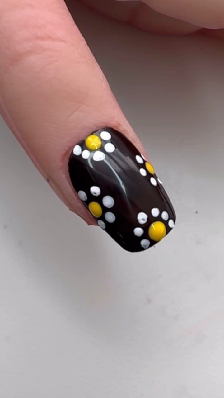 Post 9 by Nail art on Instagram (video)