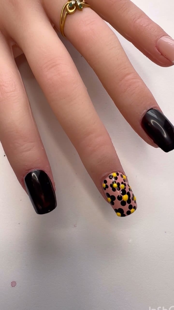Post 3 by Nail art on Instagram (video)