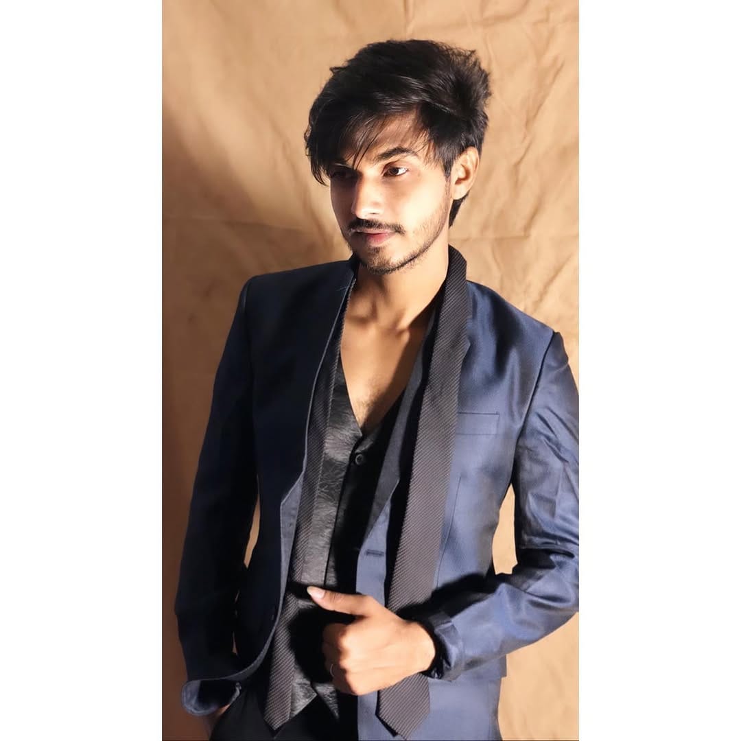 Post 9 by DHRUV RAVAL ♥️ on Instagram (image)