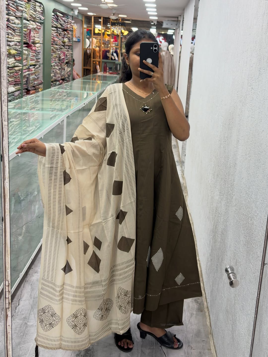 Post 7 by Lagnadeep ladieswear(Prakash surani) on Instagram (carousel)