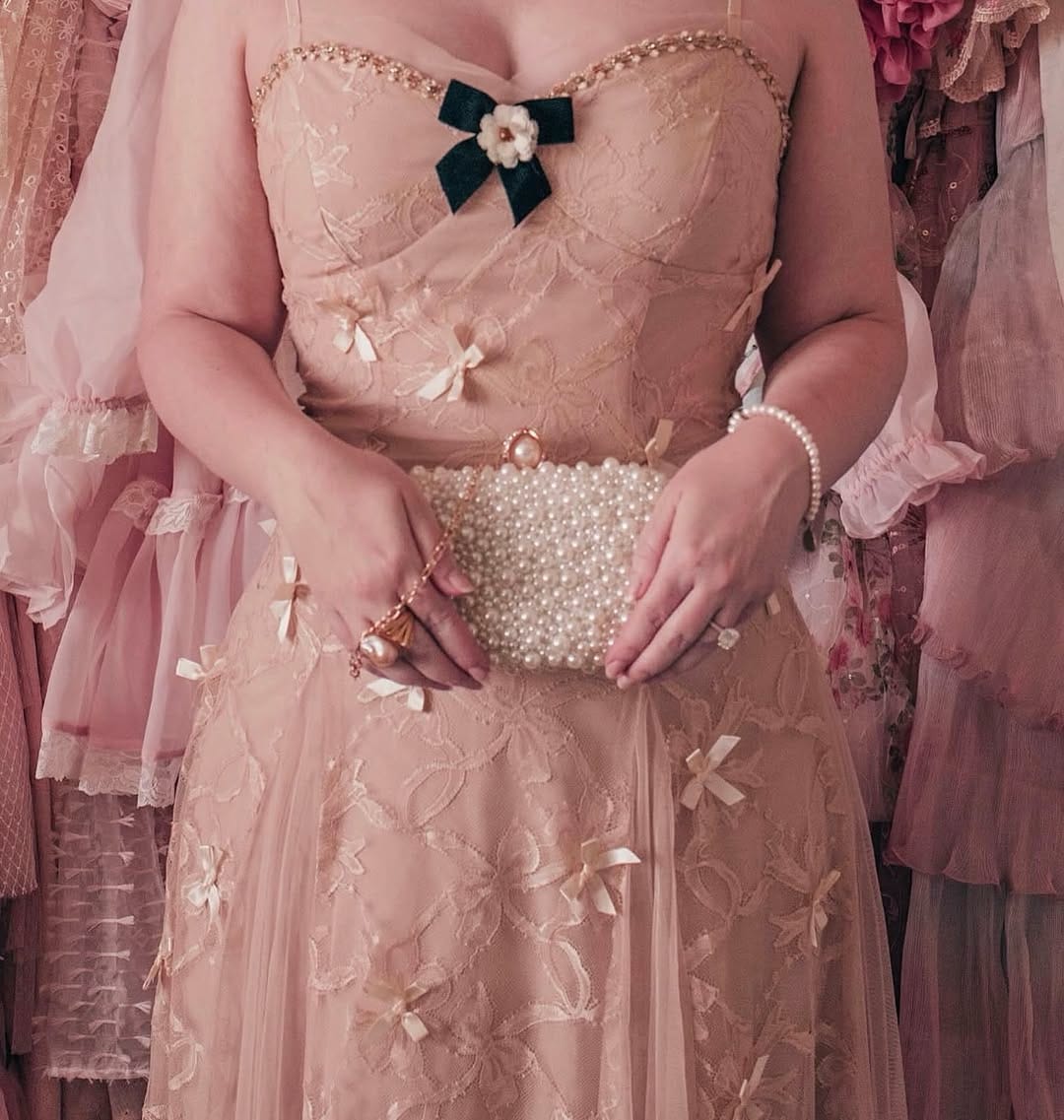 Post 1 by Elizabeth Hugen | Feminine Fashion & Girly Style on Instagram (carousel)