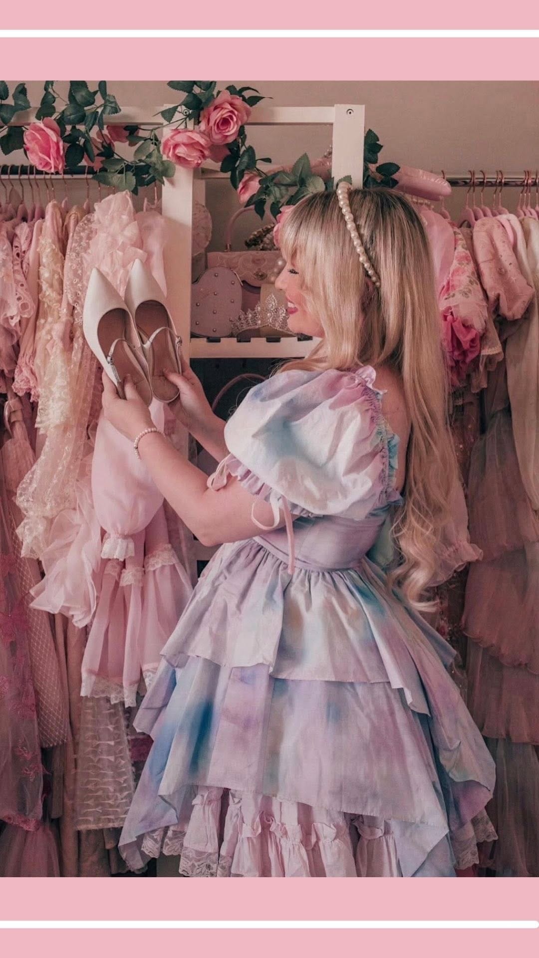 Post 5 by Elizabeth Hugen | Feminine Fashion & Girly Style on Instagram (video)